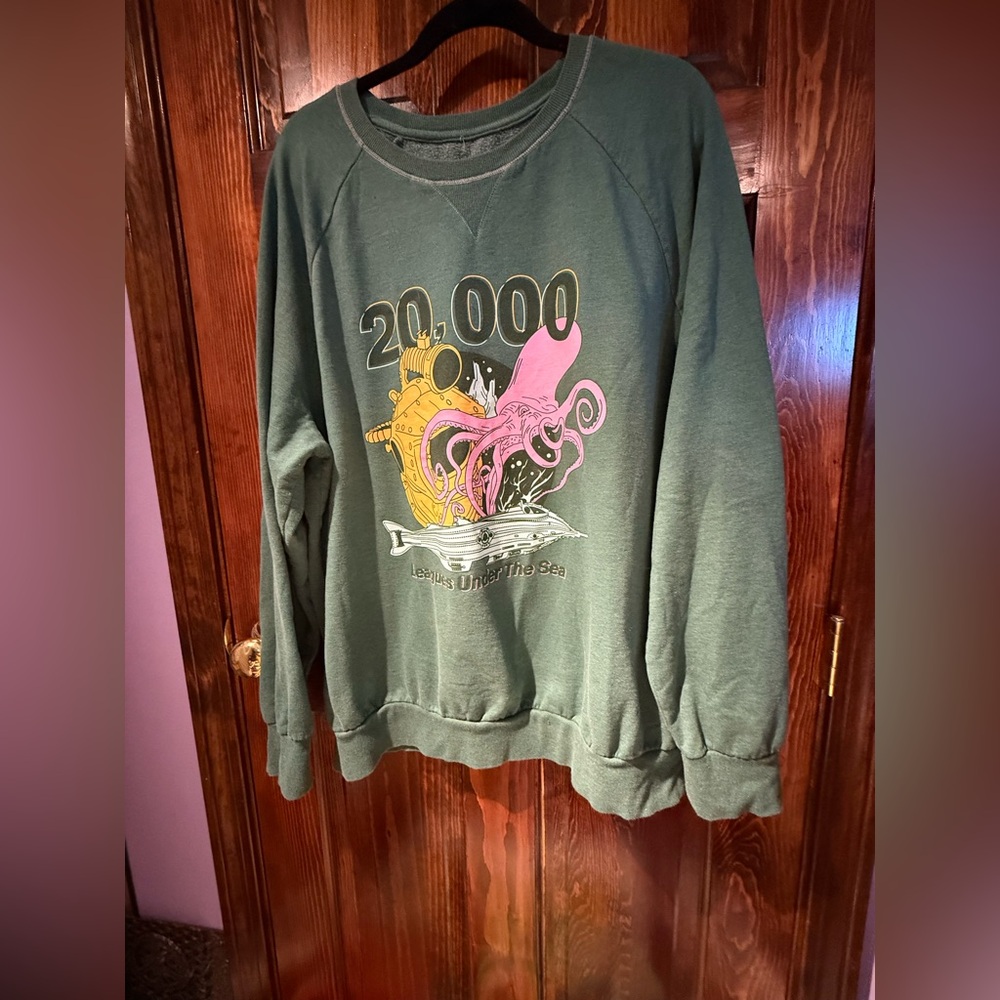 Women’s Disney’s - 20,000 Leagues under the Sea Graphic sweatshirt
